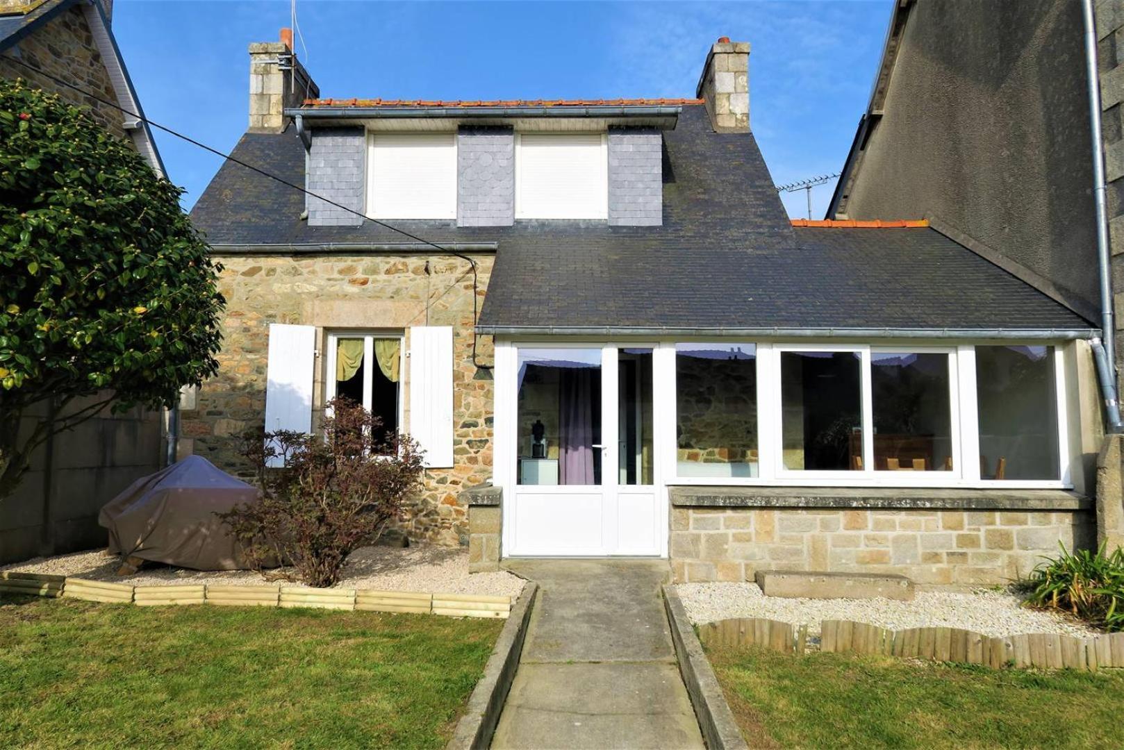 Maison Bretonne Avec Jardin Clos Au Centre De - Ref 928 Villa